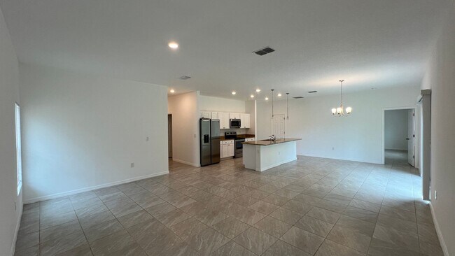 Foto del edificio - Amazing 4 BD/2BA Home in Palm Bay!!