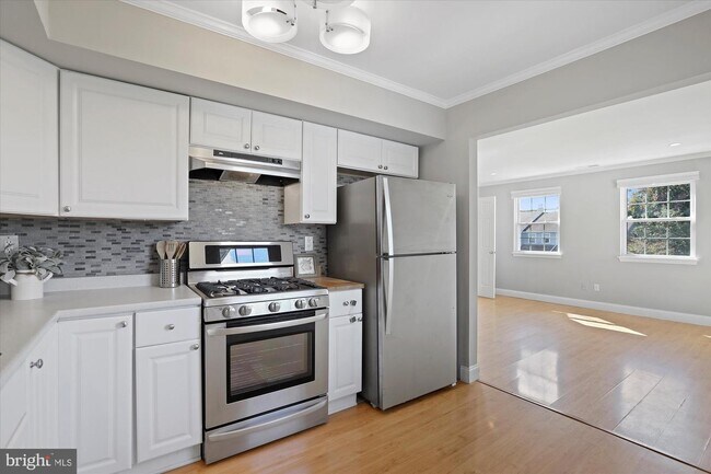 Building Photo - 618A Rose Hollow Dr