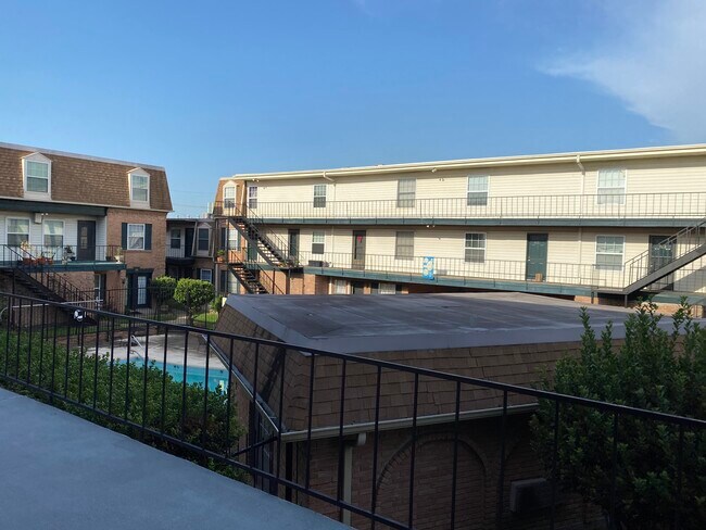 Building Photo - 3110 Edenborn Ave
