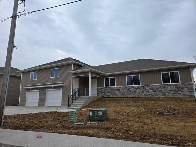 Building Photo - 8125 N Brown Station Rd