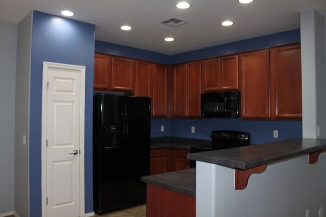 Building Photo - Great Queen Location-Indigo Trails