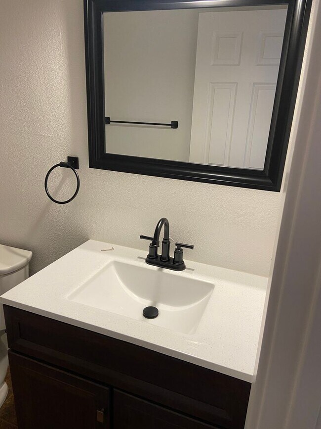 Building Photo - Renovated 3-bedroom, 2 full bath home is n...