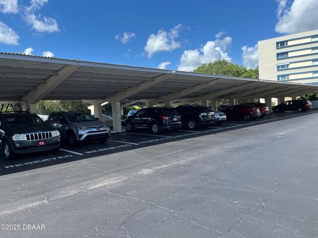 Building Photo - 1224 S Peninsula Dr