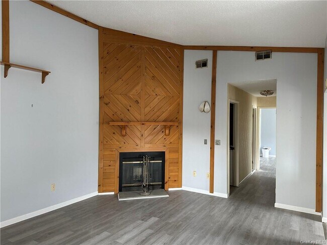 Building Photo - 1112 Whispering Hills Dr