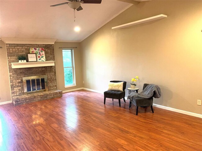 Building Photo - 3005 Peachtree Ln