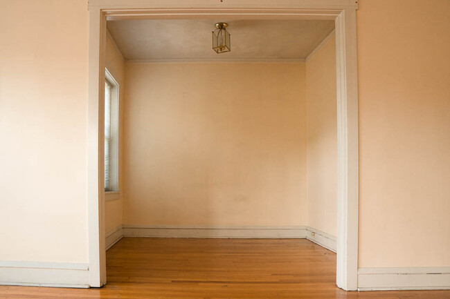 Building Photo - 925 Ontario St