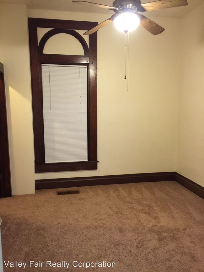 Building Photo - 883 Chandon Ave