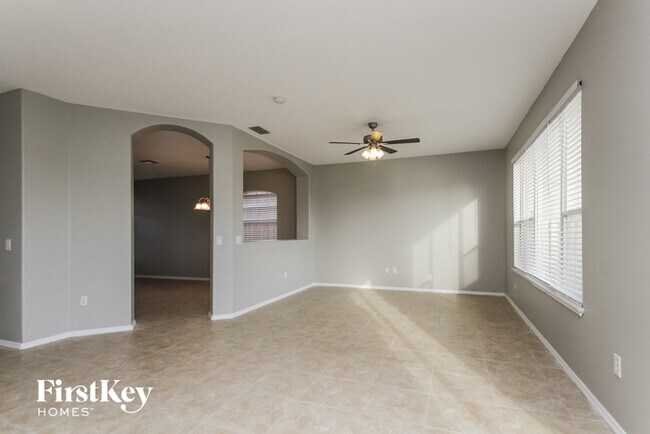 Building Photo - 2015 Meadow Pond Way