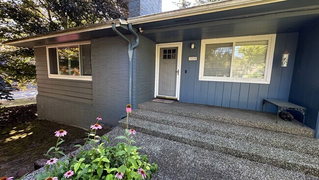 Building Photo - SW Portland, Spacious 2-Bed 2-Bath Home fo...