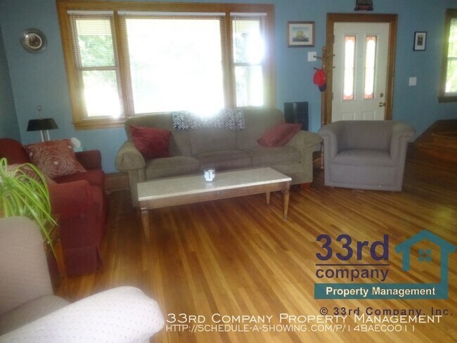 Building Photo - Northeast Minneapolis 3 Bedroom Home