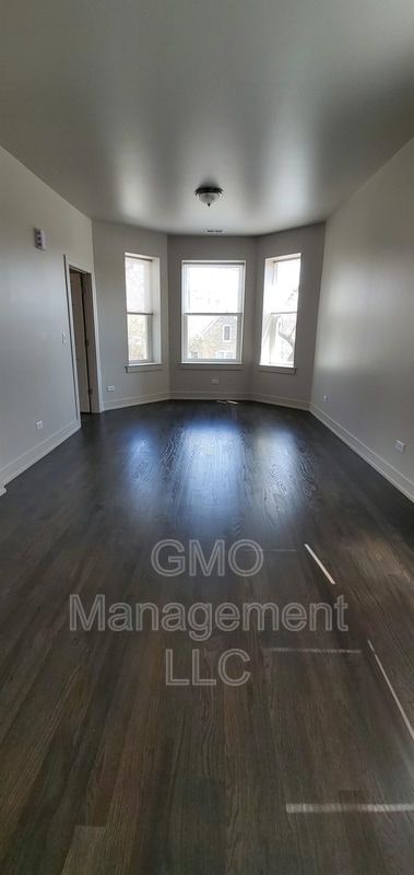 Building Photo - 822 S Karlov Ave