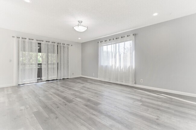 Foto del edificio - 765 San Antonio Rd