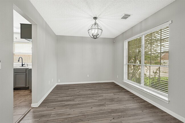 Foto del edificio - 3906 Greenwood Dr