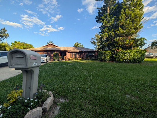 Building Photo - 1357 W Portillo Dr