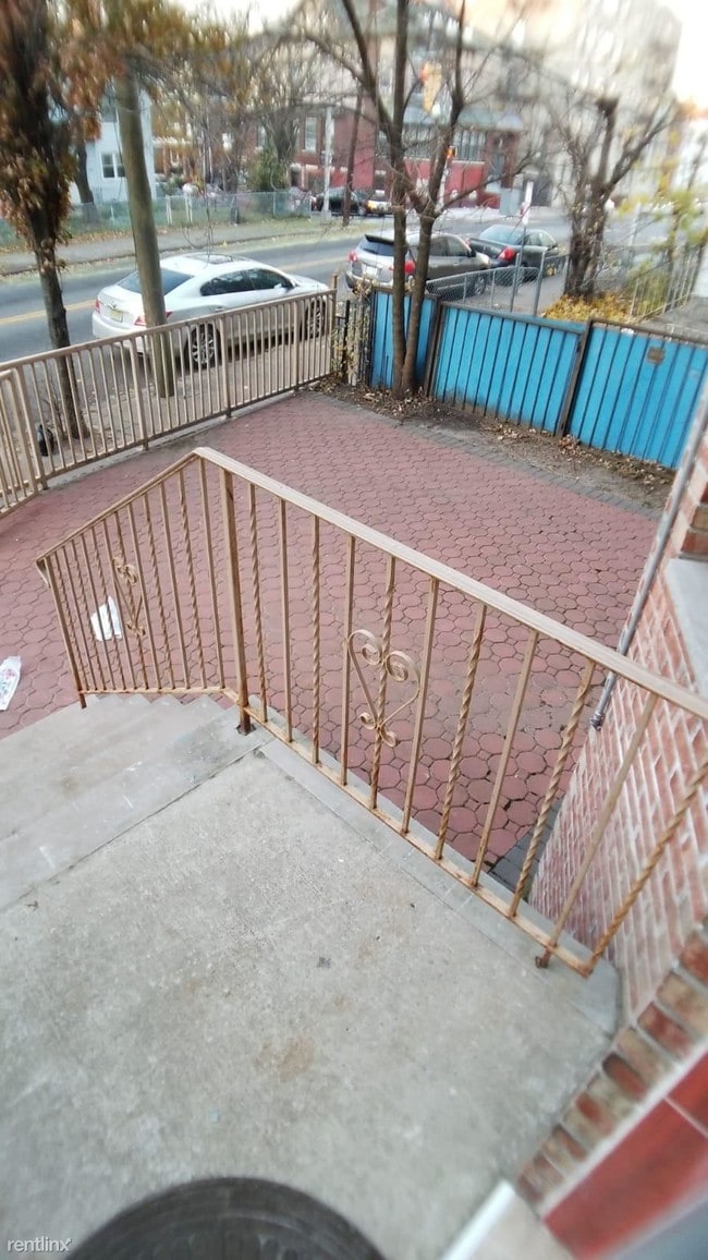 Building Photo - 2 br, 1 bath  - 262 Bergen Ave
