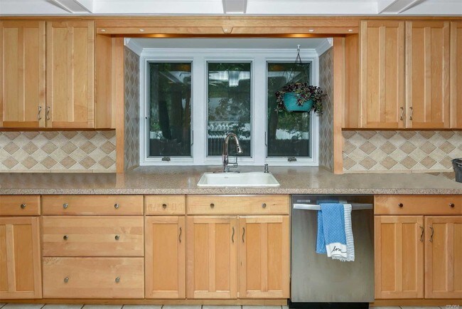 Building Photo - 174 Lexington Rd