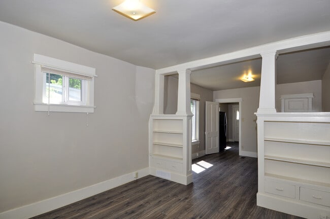 Building Photo - 155 W Paxton Ave