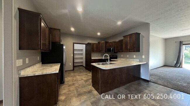 Building Photo - Perfect 3 Bedroom Twin home with Fantastic...