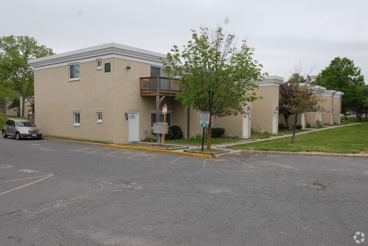 Primary Photo - 13 Lake Ave