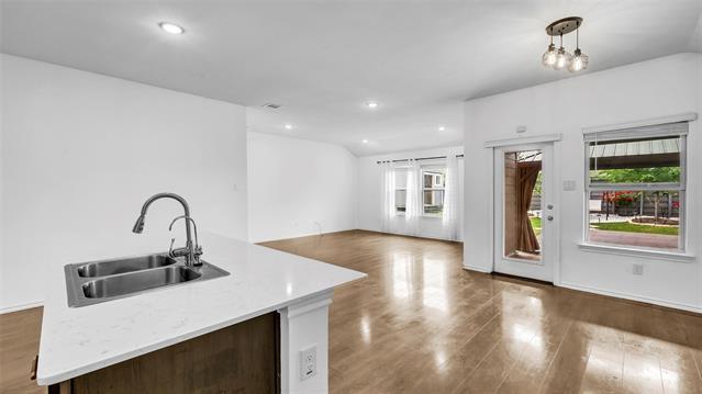 Building Photo - 736 Glover Dr