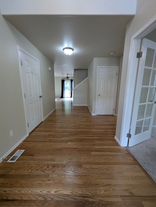 Foto del edificio - Three Bedroom, 2 Bath Home with New Carpet...