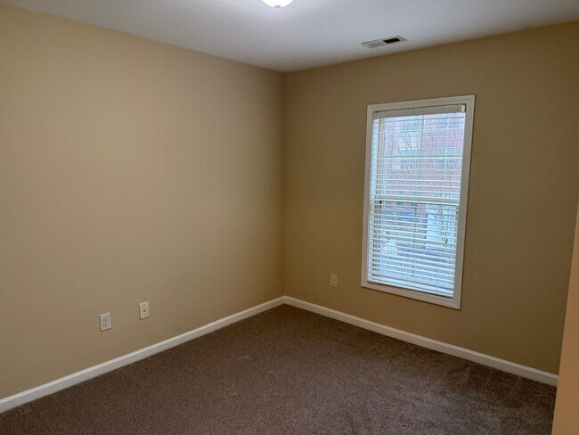 Foto del edificio - 2026 Highland Village Dr