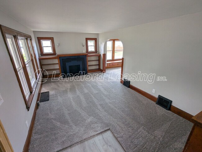 Foto del edificio - Fully Remodeled 3-Bedroom Colonial on Corn...