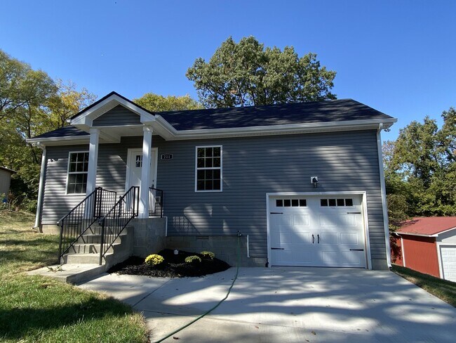Foto del edificio - 211 CAVE ST  , Charming 2 Bed, 1 Bath Rent...
