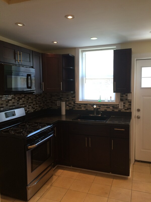 Foto del edificio - 6446 Glenmore Ave