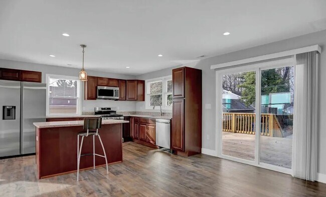 Building Photo - 5922 Benton Heights Ave