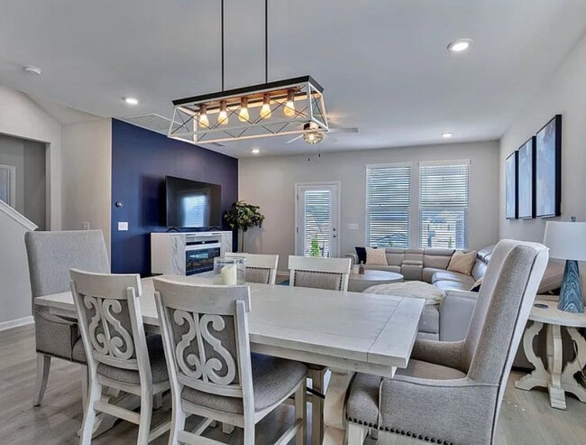 Foto del edificio - 5040 Sunflower Ln