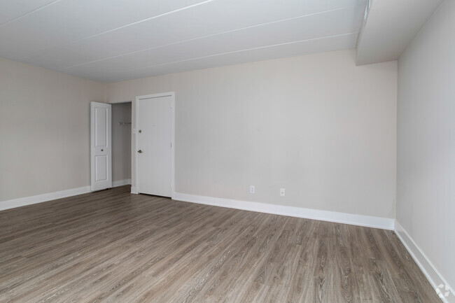 1BR, 1BA - 628SF - Living Room - Lions Gate Apartments