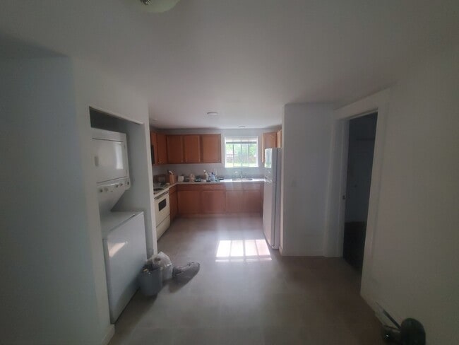 Foto del edificio - 805 W Friendly Ave