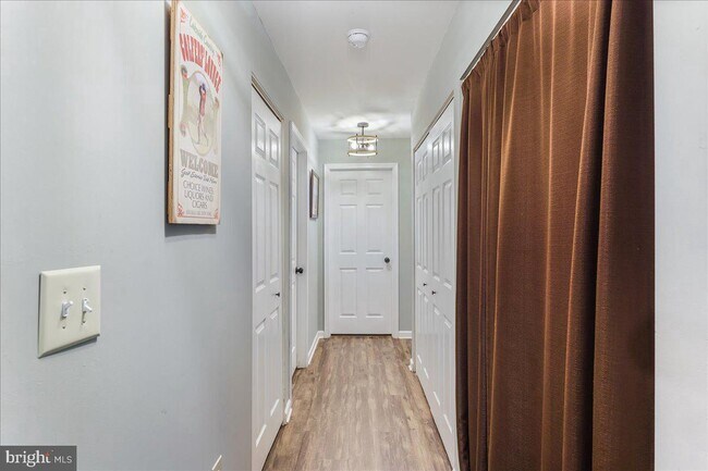 Building Photo - 706 Horseshoe Dr