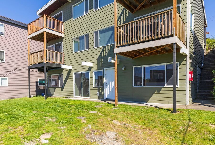 Foto principal - 3405 14th Ave W