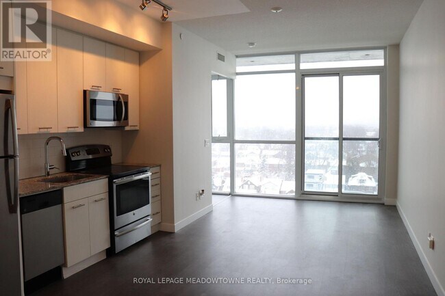 Photo du bâtiment - 2055 Danforth Ave