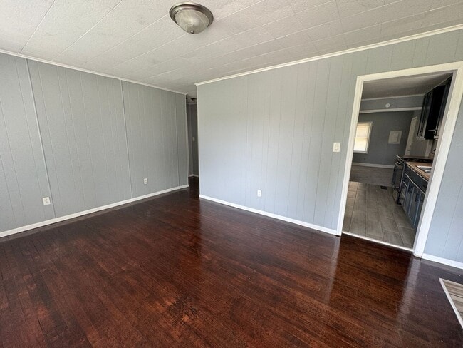 Building Photo - 712 Melvenia St