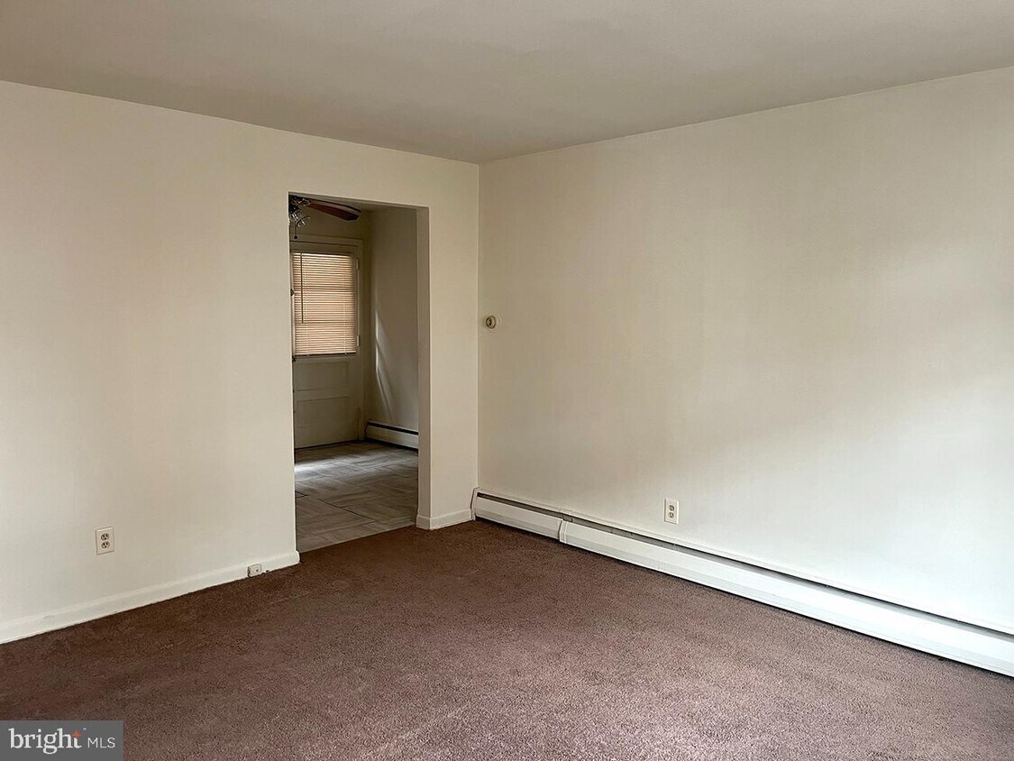 13 S Black Horse Pike Unit 2A, HADDON HEIGHTS, NJ 08035 Room for Rent