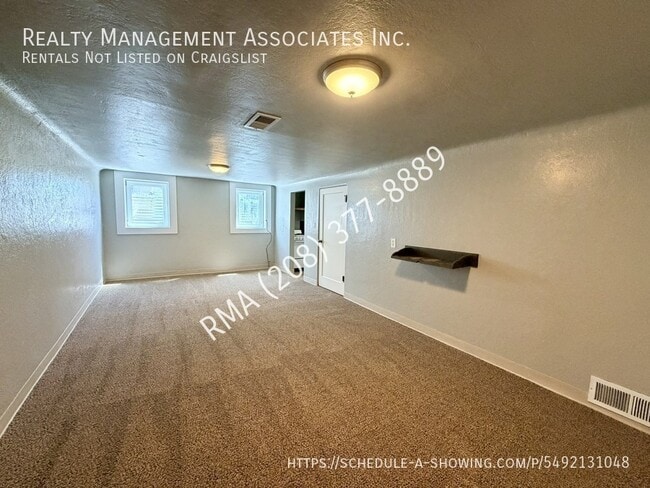 Building Photo - 123 S Holly St