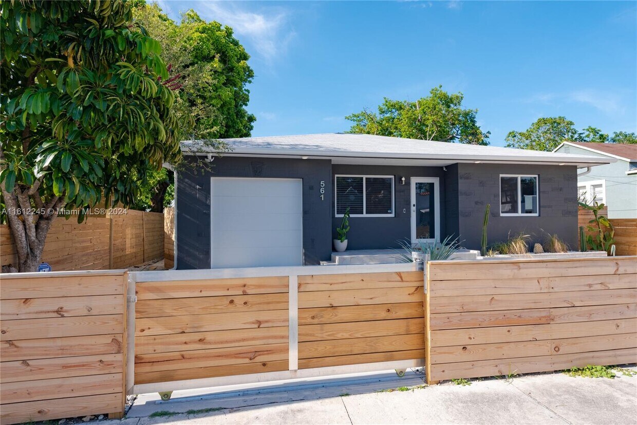 Primary Photo - 561 NW 50th St