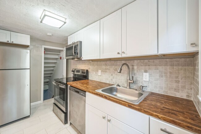 Building Photo - 144 Sunrise Dr