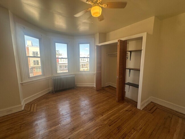 Foto del edificio - 5628 Warrington Ave