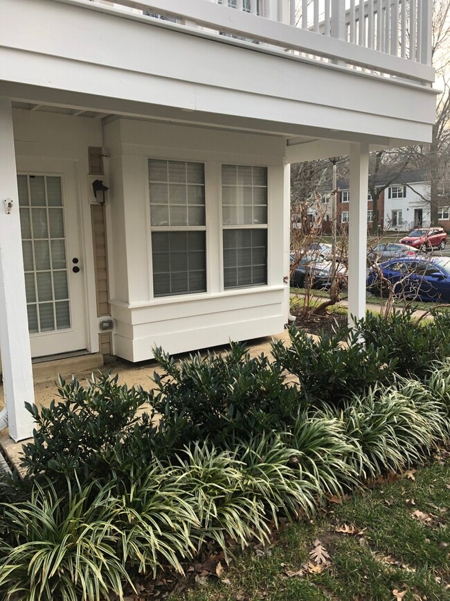 2431 South Walter Reed Drive Unit Apt. C, Arlington, VA 22206