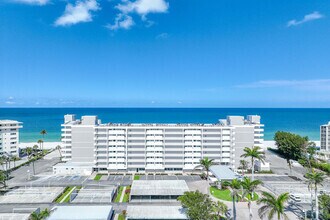 Building Photo - 3443 Gulf Shore Blvd N