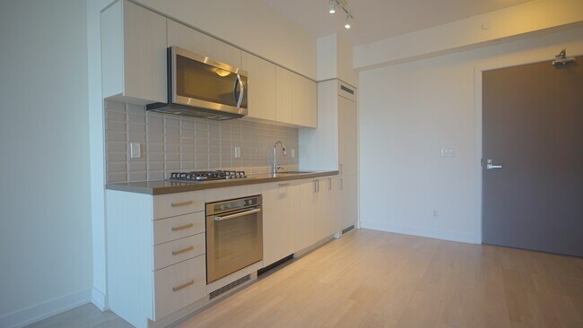 Photo du bâtiment - 501-501 St Clair Ave W