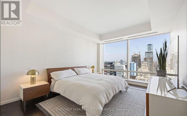 Building Photo - 180 University Ave