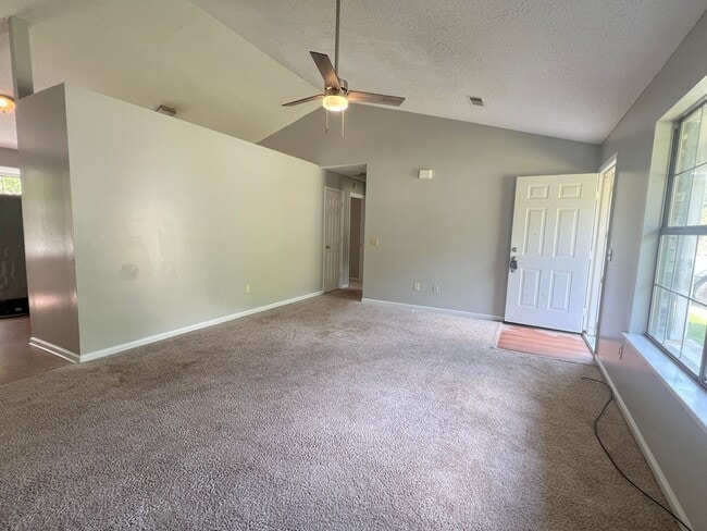 Foto del edificio - AVAILABLE NOVEMBER [SMALL PETS ONLY]