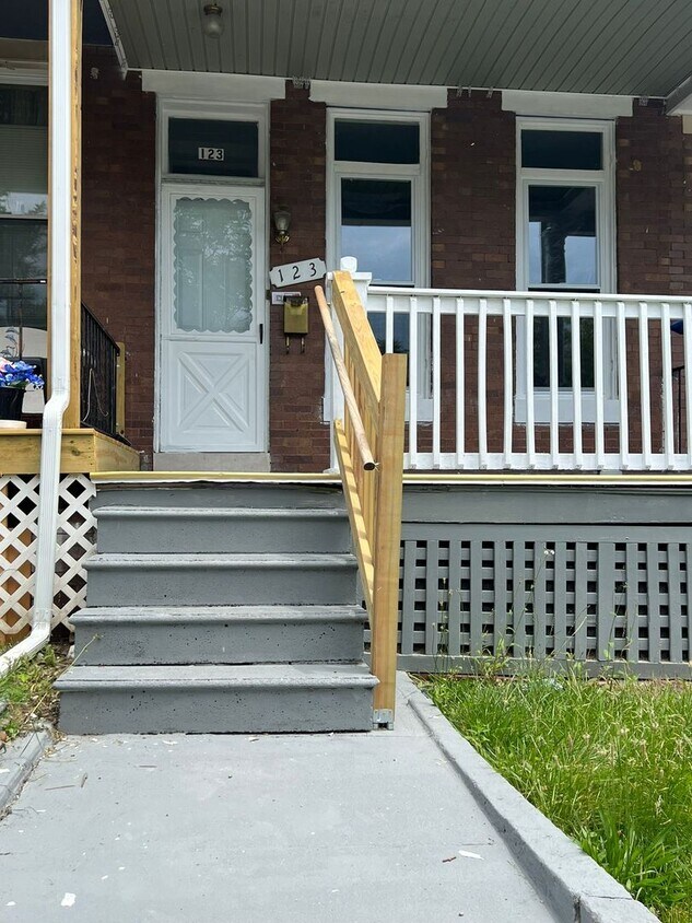 Primary Photo - Three Bedroom One Bathroom Recently Renova...