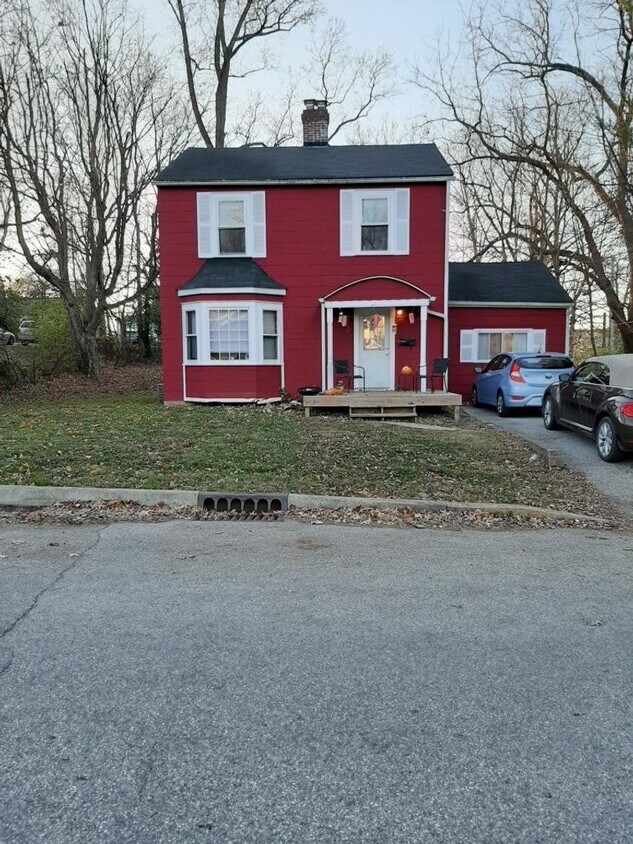Photo - 311 N Jefferson - 5Bed/2Bath - Located On-Campus!