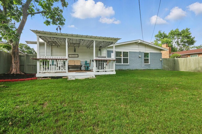 Foto del edificio - 743 Greenhaven Dr